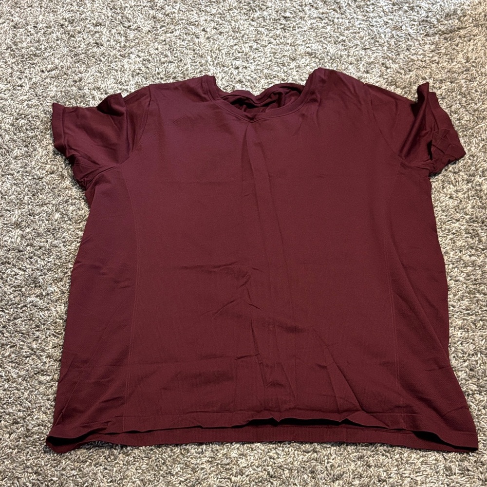 Fabletics Maroon Short Sleeve Tee